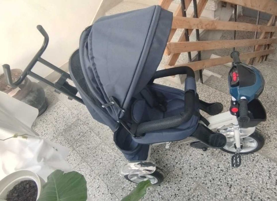 Триколка 4в1 с въртяща се седалка, светлина & музика