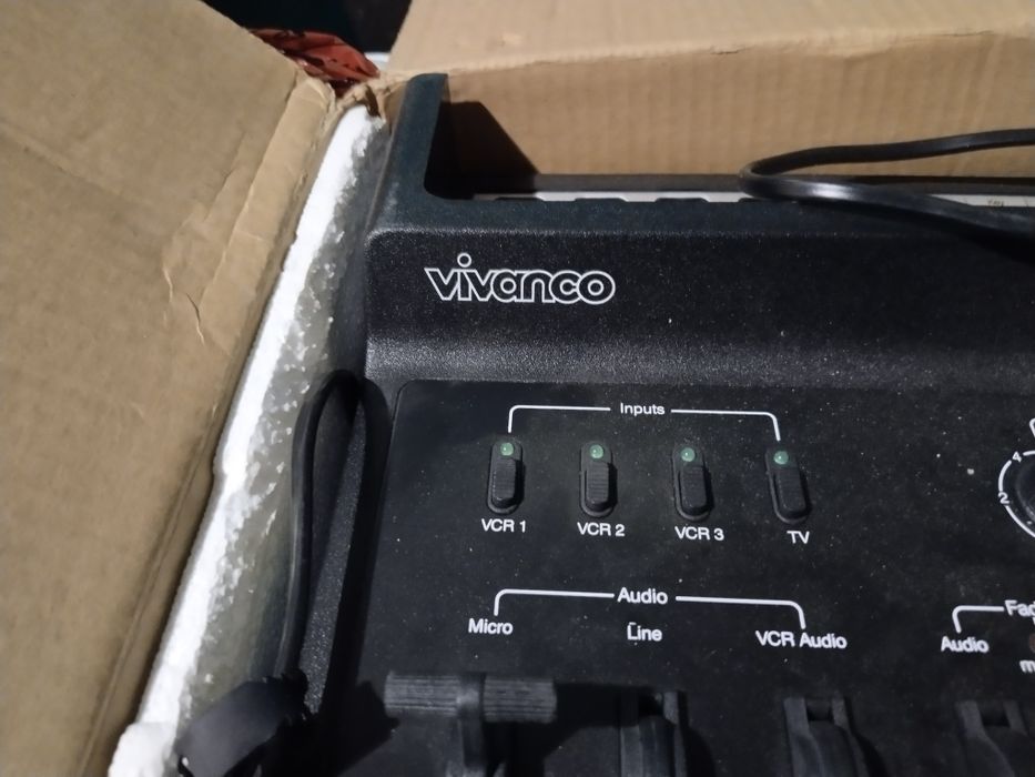 Микшерскии пульт и гитарный усилитель