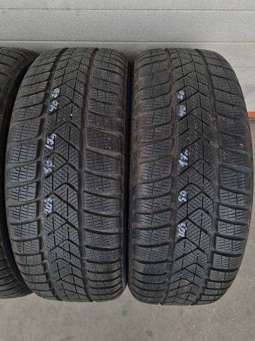 Зимни гуми 4 броя PIRELLI SottoZero3 205 50 R17 дот 4020