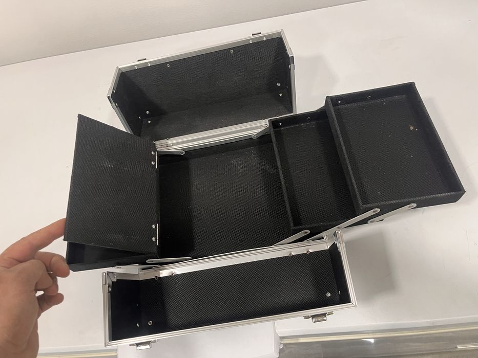 Cutie cosmetice din aluminiu