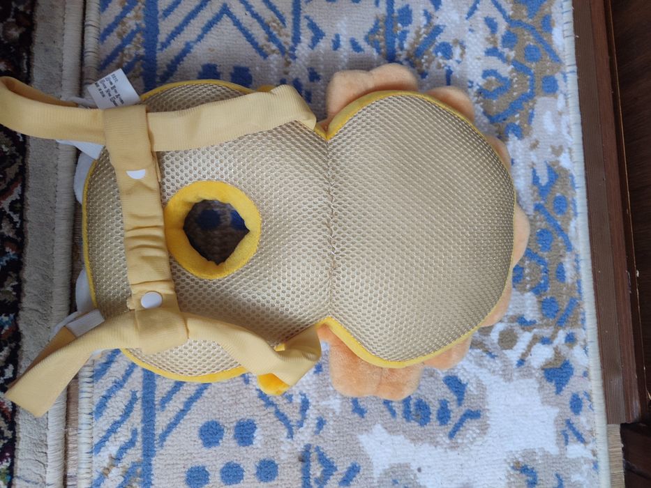 Bolalar yurganda turganda orqasi bilan yiqilmoqchi boʻlganda zashita