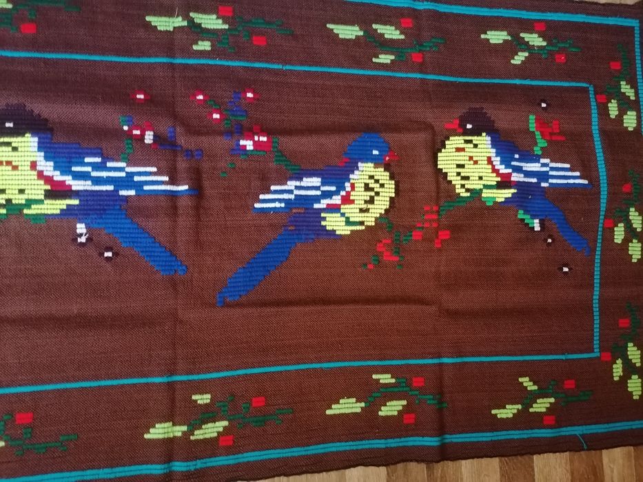 Ръчно тъкано килимче, кафяви, много интересно и хубаво, ново е