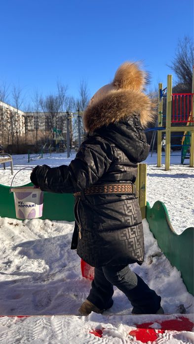 Продам детскую куртку пальто