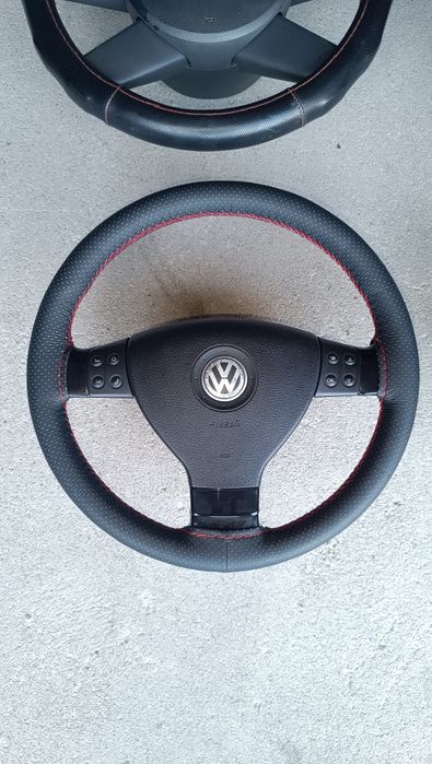 Продавам мултиволан трилъчев волан, четрилъчев волан от голф 5 GTI tdi