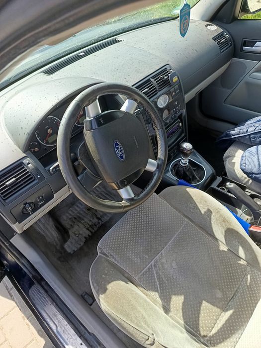 Vând Ford mondeo