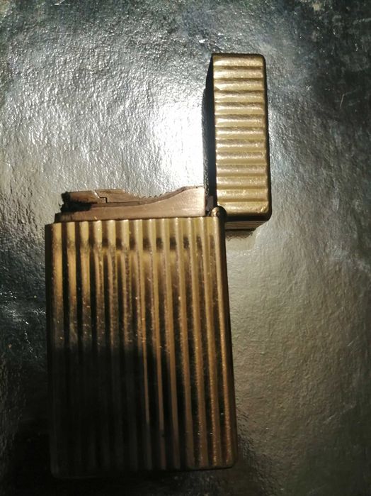 Bricheta STDupont, France, pe benzină