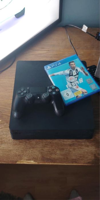 playstation 4 in stare foarte buna