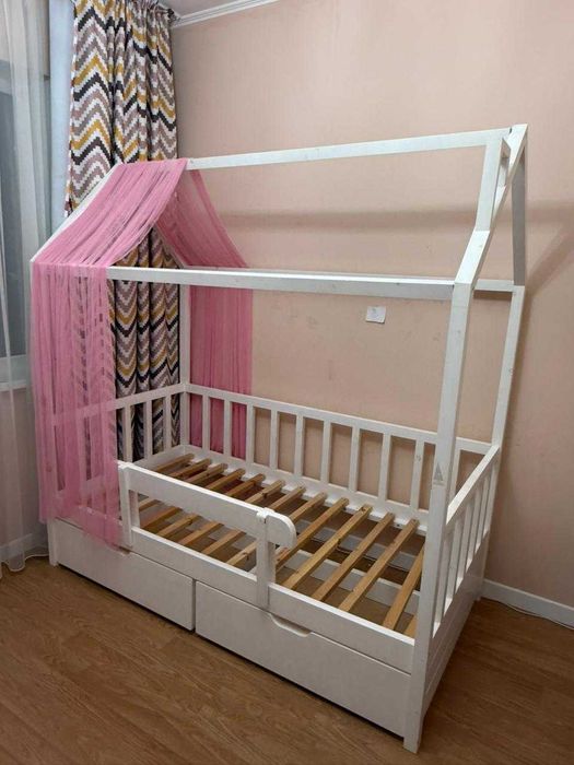 Детская кровать домик