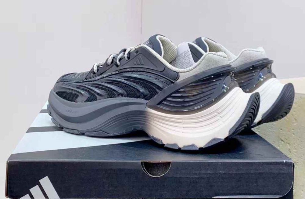 Продавам нови оригинални маратонки с кутия Аdidas XLG Metawave