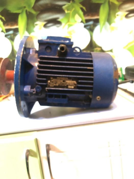 Продам Асинхронный двигатель
