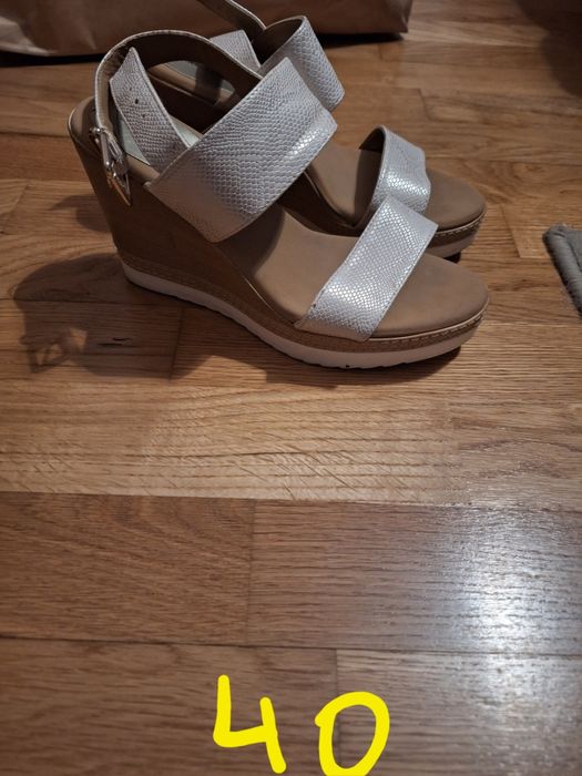 Sandale marimea 37