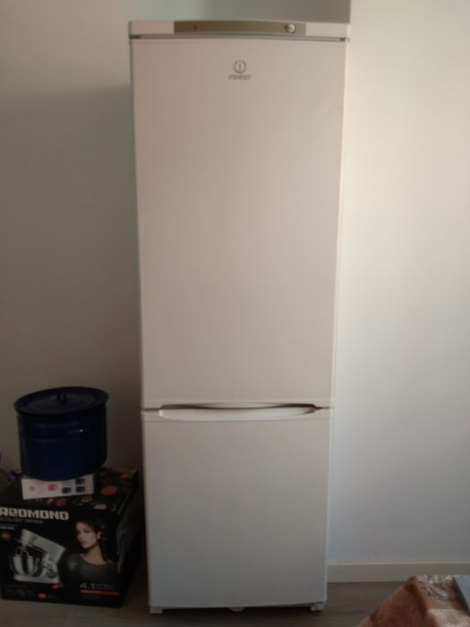 Холодильник Indesit