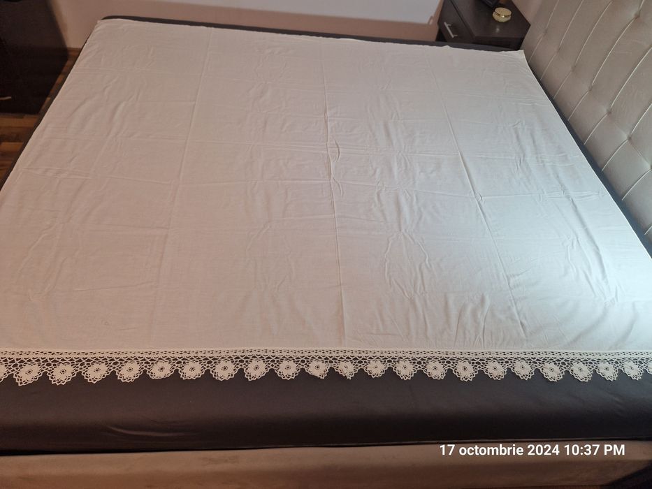 Cearceafuri traditionale din bumbac cu dantela lucrata manual