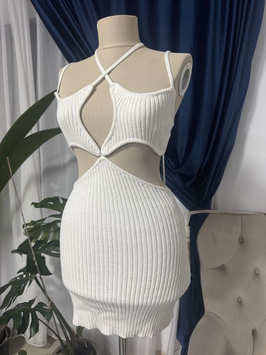 Rochie scurta de plaja Bershka cu decupaje din tricot mărimea S