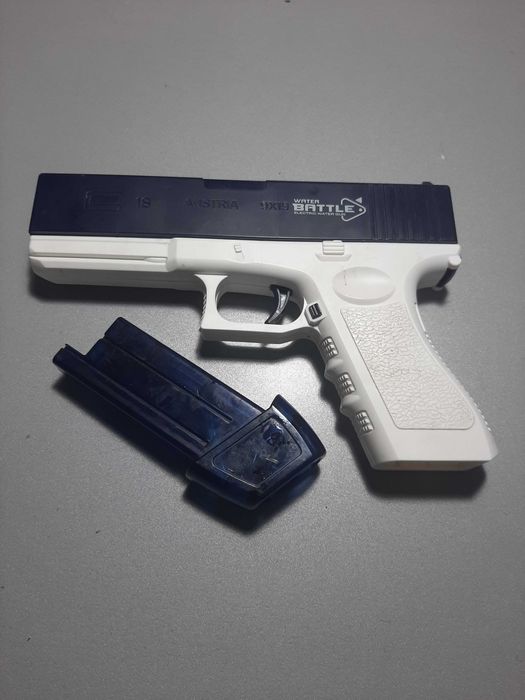 Водный пистолет.