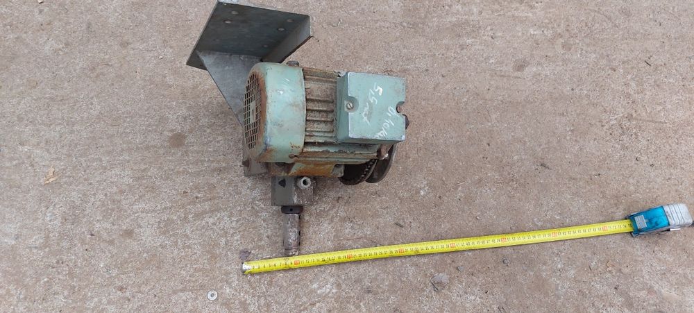 Motor cu reductor 5.5rpm rotisor mare 0.37kw