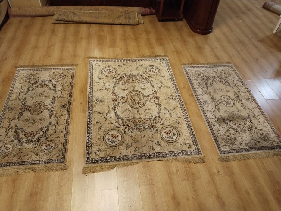 Ковры шелковые разные