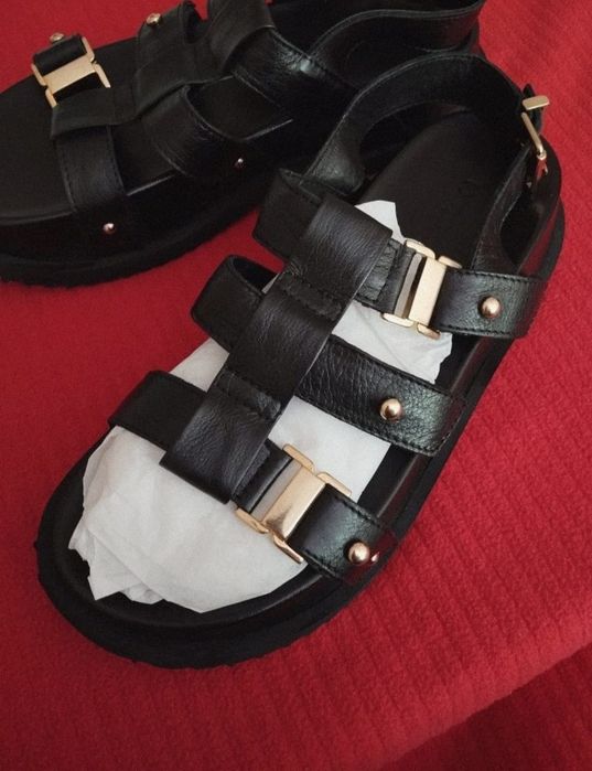 Продам босоножки размер 38