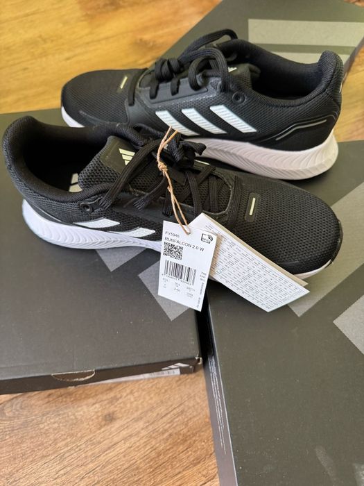 Adidas originali din plasa