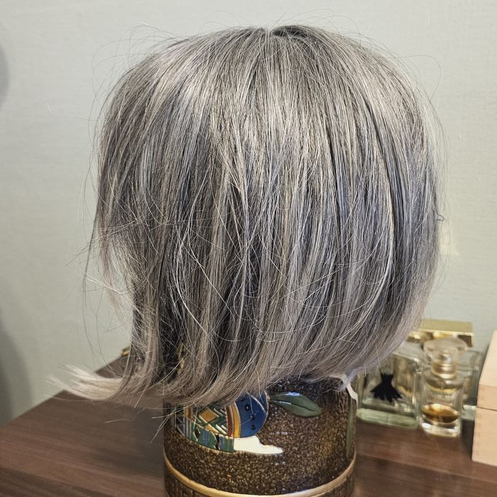 Парик качество  хорошее,  новый