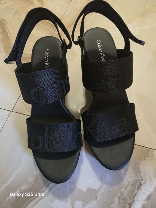 Sandale Calvin Klein noi fără etichetă mărimea 37