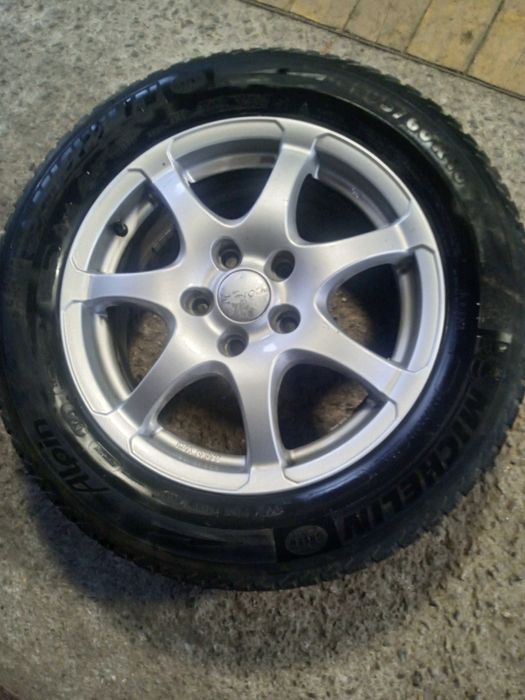 Джанти със гуми цола  за Нисан стават и на мазмазда