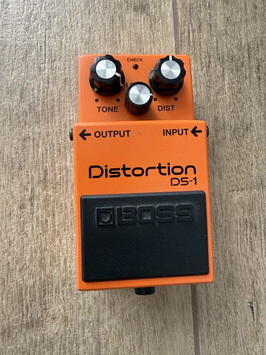 Pedala Boss Ds1 distortion + Cablu Roland