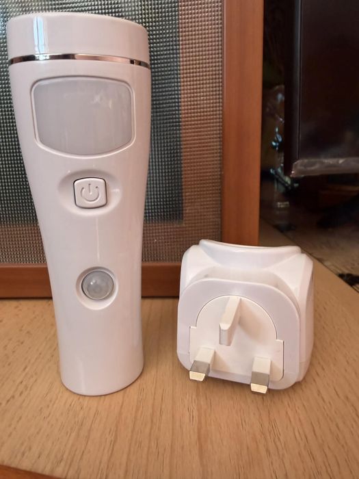 lanternă de urgență Xtralite NiteSafe Maxi cu lumină de veghe