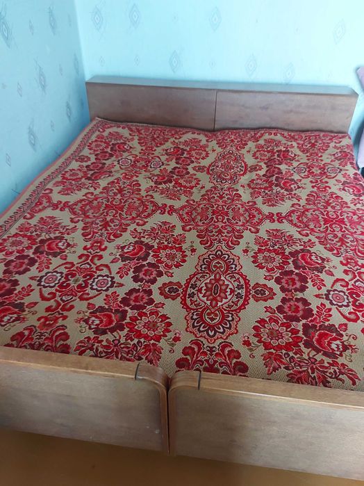 Продам спальный гарнитур