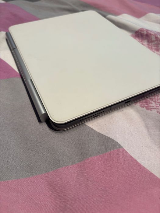Apple iPad Air 11 2025, M3, 128GB, 8GB RAM, Wifi + Magic Keyboard White