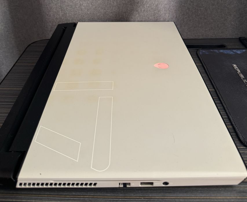 Dell Alienware m17 R2/ CORE i7/9th Gen