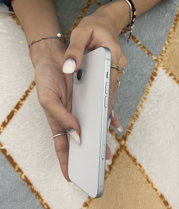 Vând iPhone 15 plus baby blue 128 GB