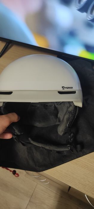 Ски каска marker