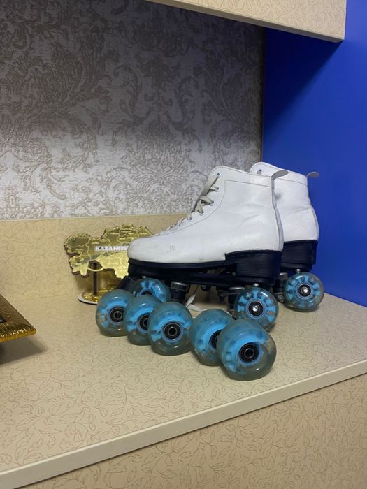 Роликовые коньки