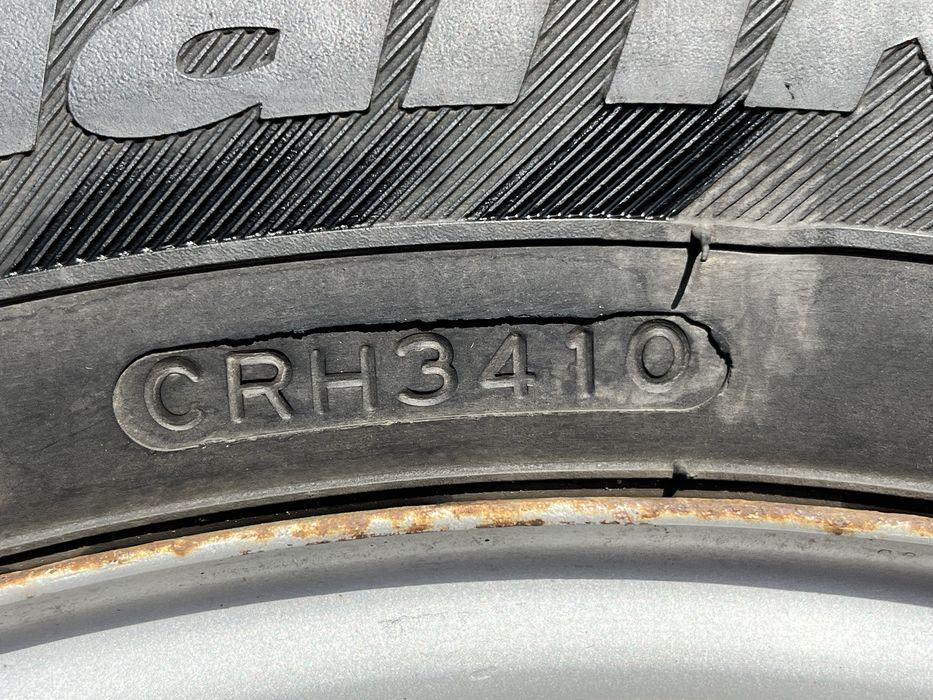 Продам комплект резины с дисками.