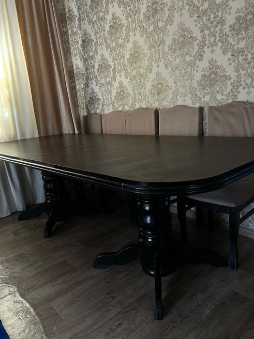 Продается большой стол