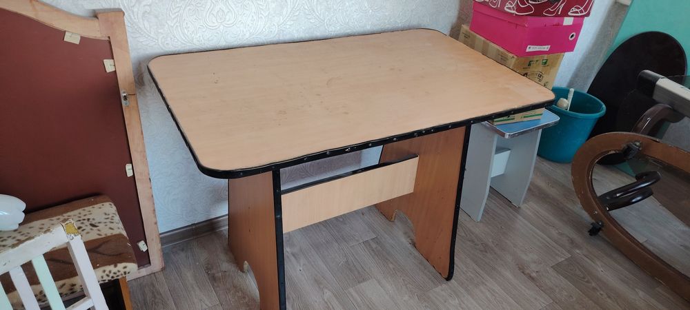 Стол для кухни 5000.   . .