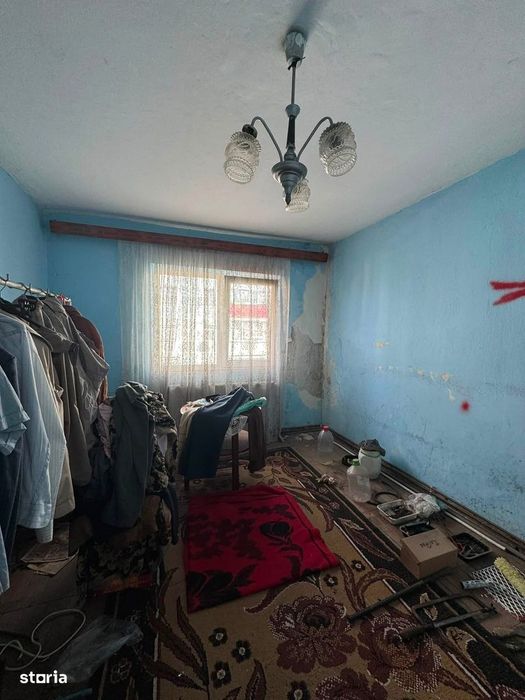 De vanzare apartament cu 4 camere, 2 bai si 2 balcoane, etajul 1, 70mp