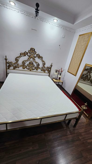 Pat vintage din bronz + saltea & somieră – stare excelentă