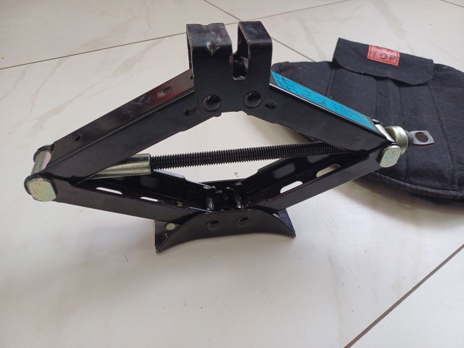 Домкрат оригиналный для HUYINDAI