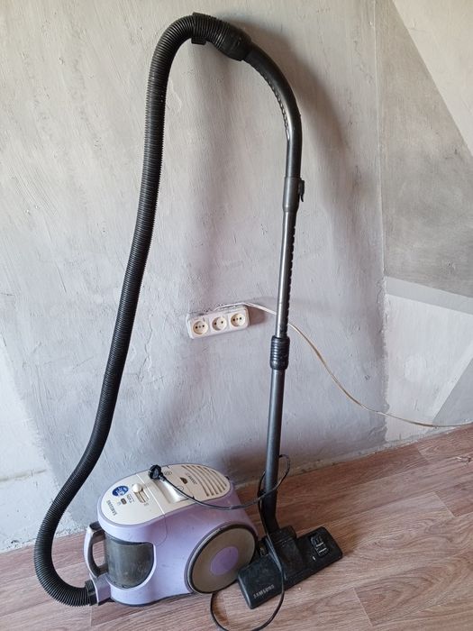 Пылесос продам .