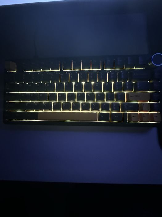 продам  Aula f75