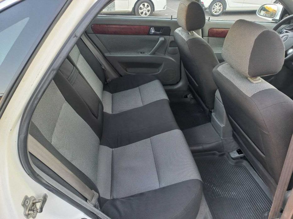 Sotildi Lacetti  2013 Rangi oq mexanika  metan gaz