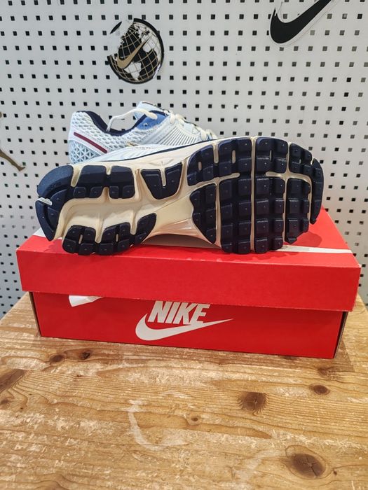 Adidași Nike Zoom Vomero 5 mărimile 35.5 și 36