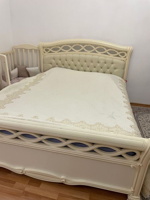 Продается спальный гарнитур