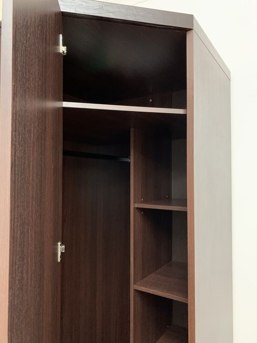 Угловой шкаф для одежды