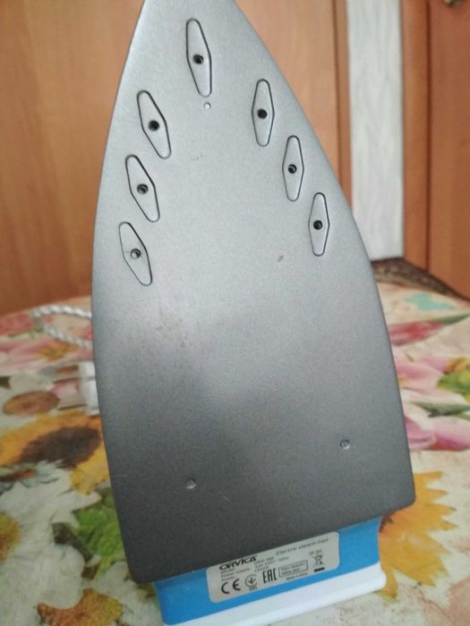 Утюг, в рабочем  состоянии !