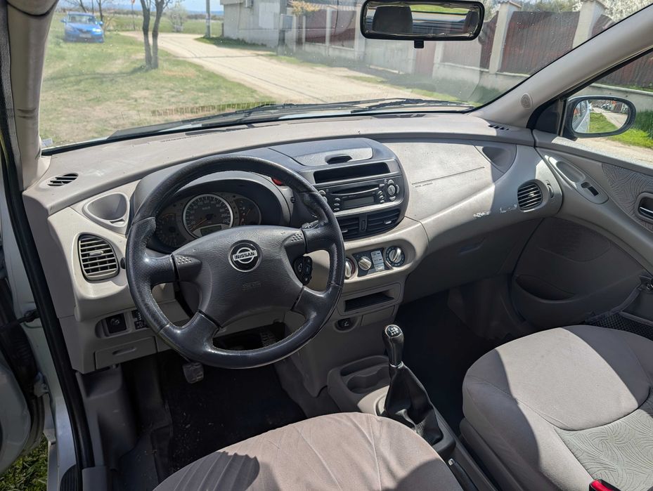 Nissan Almera Tino
