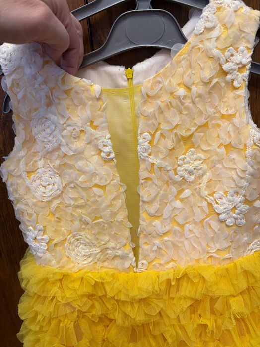 Нарядное платье на девочку