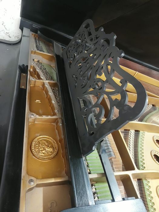 Продам Антиквариат Рояль